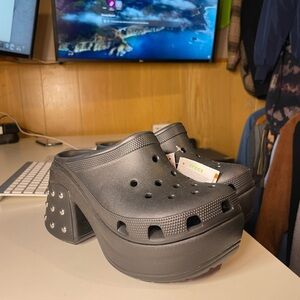 Crocs Women's Siren Studded Clog Platform Shoes High Heel Rubber Black.